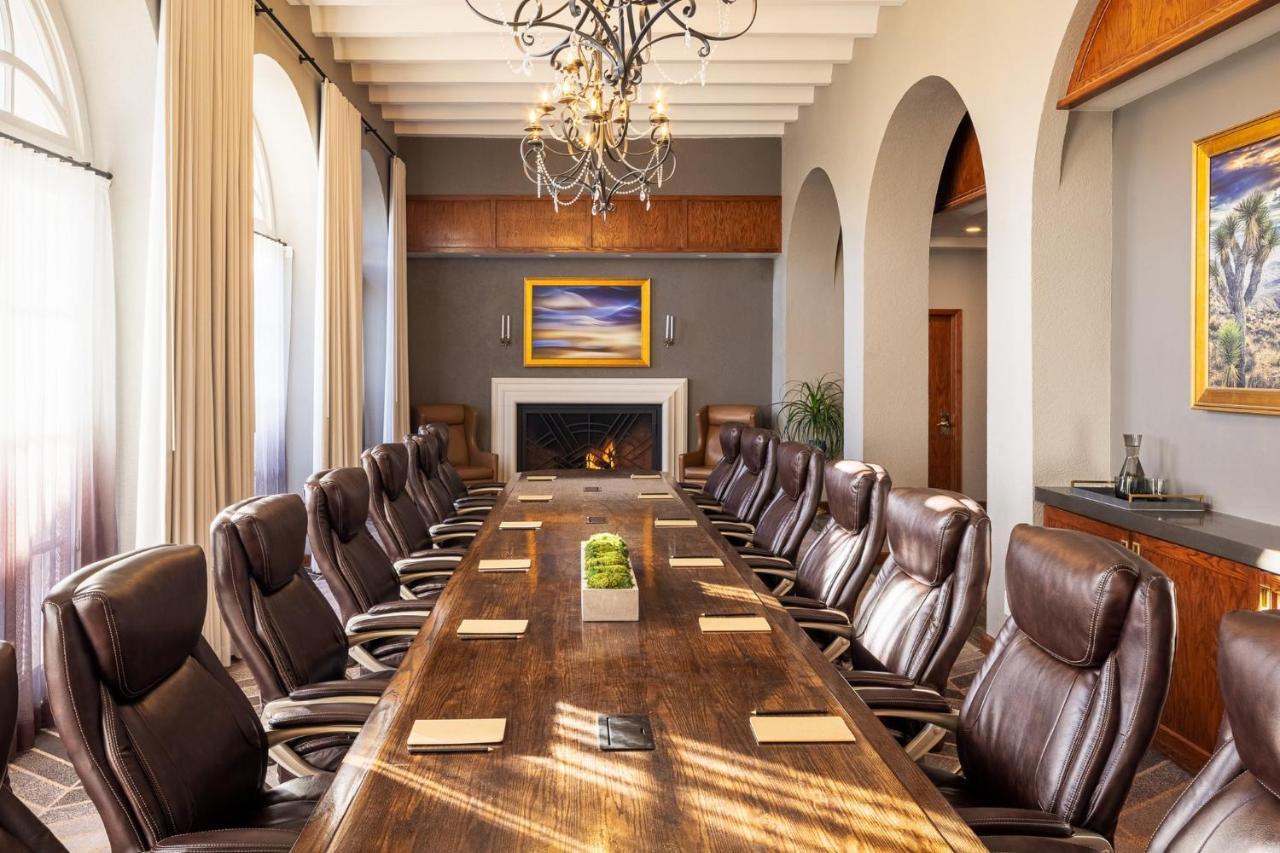 Crowne Plaza Phoenix - Chandler Golf Resort By Ihg Exterior foto